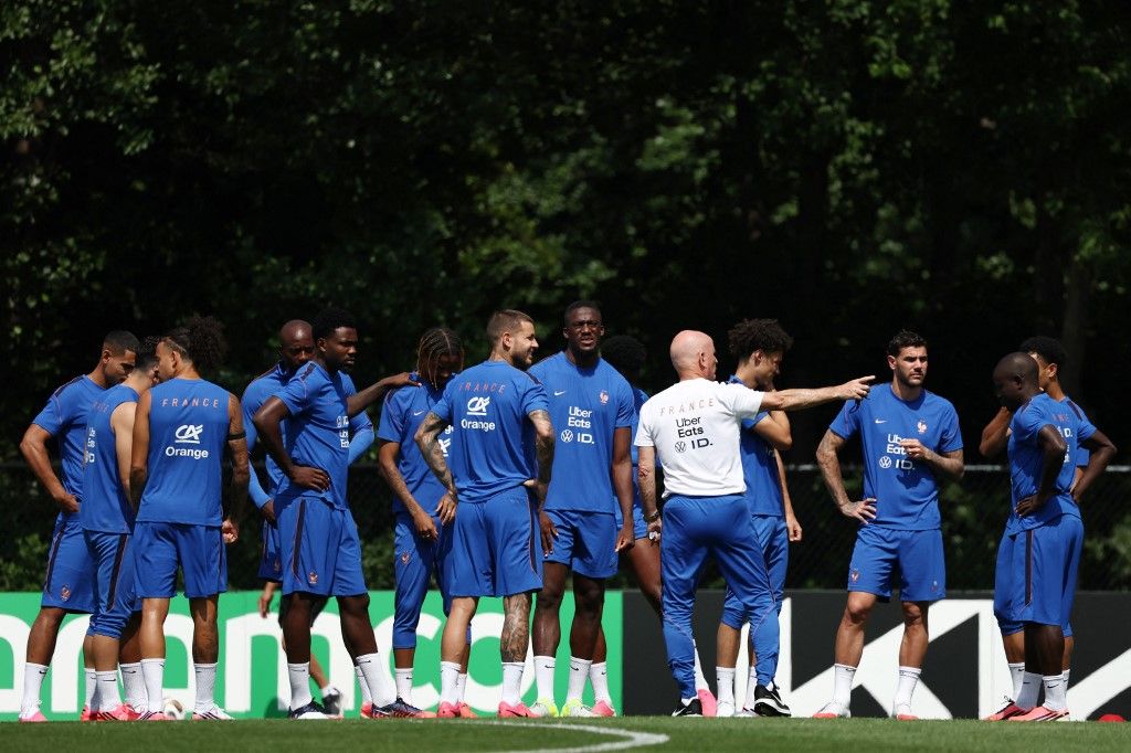 La France se prépare pour la bataille décisive : Saliba et Upamecano au repos