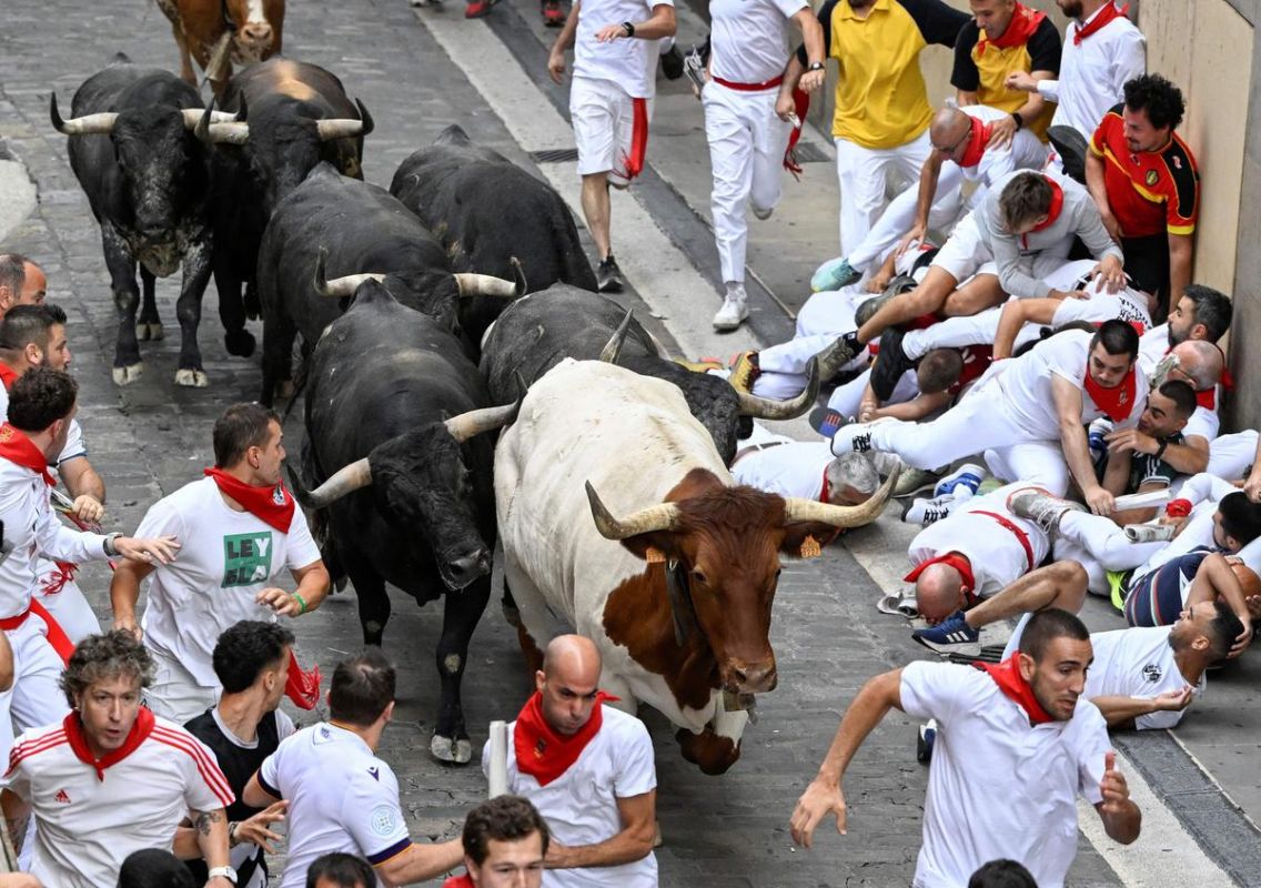Revivez le frisson des Sanfermines : le 7e encierro en vidéo