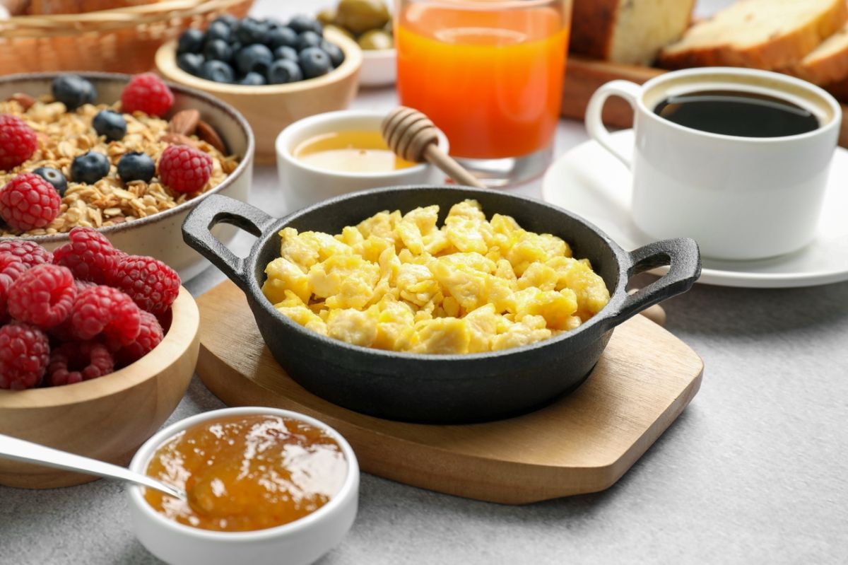 Prendre son petit-déjeuner tôt : un secret de longévité révélé par une étude