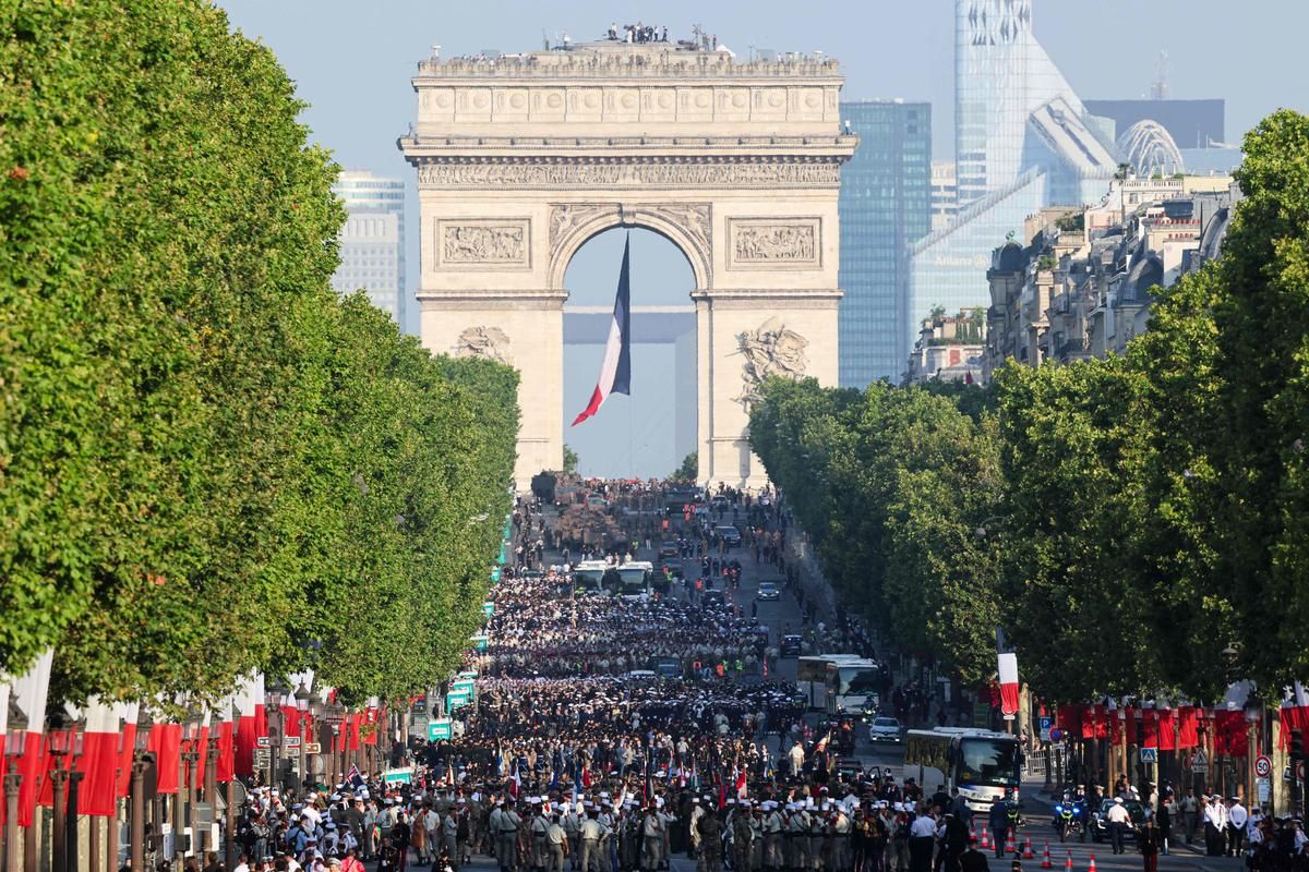Un défilé mémorable pour le 14 Juillet à Paris, dernier acte d'Emmanuel Macron